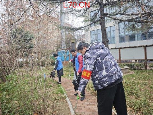 济宁市任城区阜桥街道红星新村社区开展“弘扬雷锋精神，网格在行动”志愿服务活动